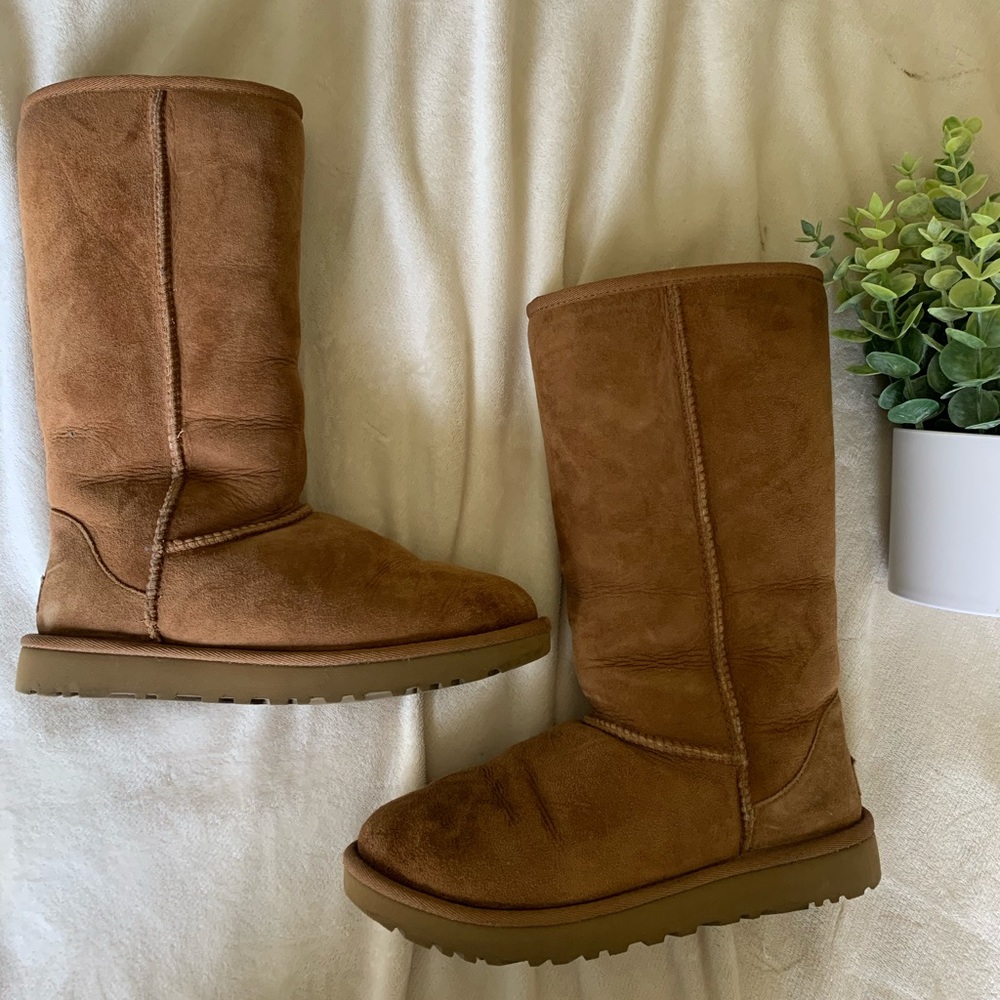 Tall tan Ugg boots